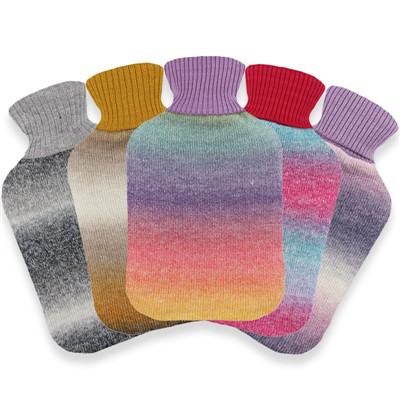 Varmvattenpåse och stickat fodral mot kramp